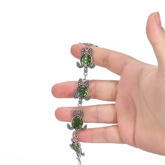 Sea Turtle Charm Bracelet - Picture 6 of 6